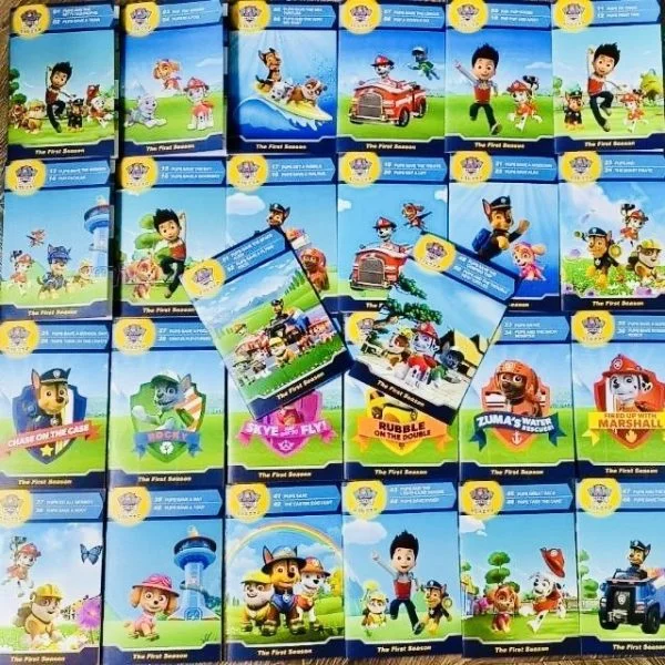 Truyện tranh tiếng anh Paw Patrol Chú Chó Cứu Hộ Season 1 Bộ Nhập Màu 26 Cuốn Kèm File Video Và Audio